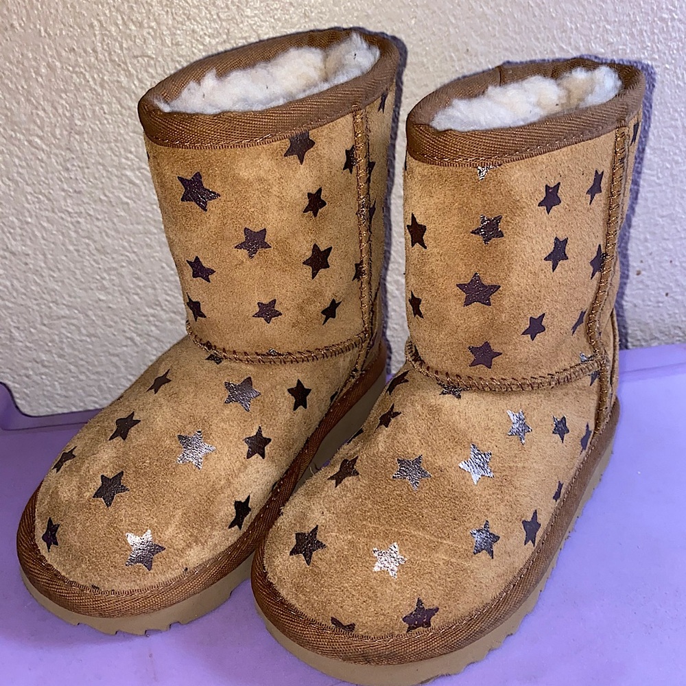 Kids authentic Ugg’s size 9 toddler